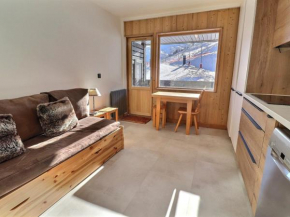 Studio rénové au pied des pistes, exposé sud avec balcon et Wi-Fi, proche commerces et ESF - FR-1-182-167